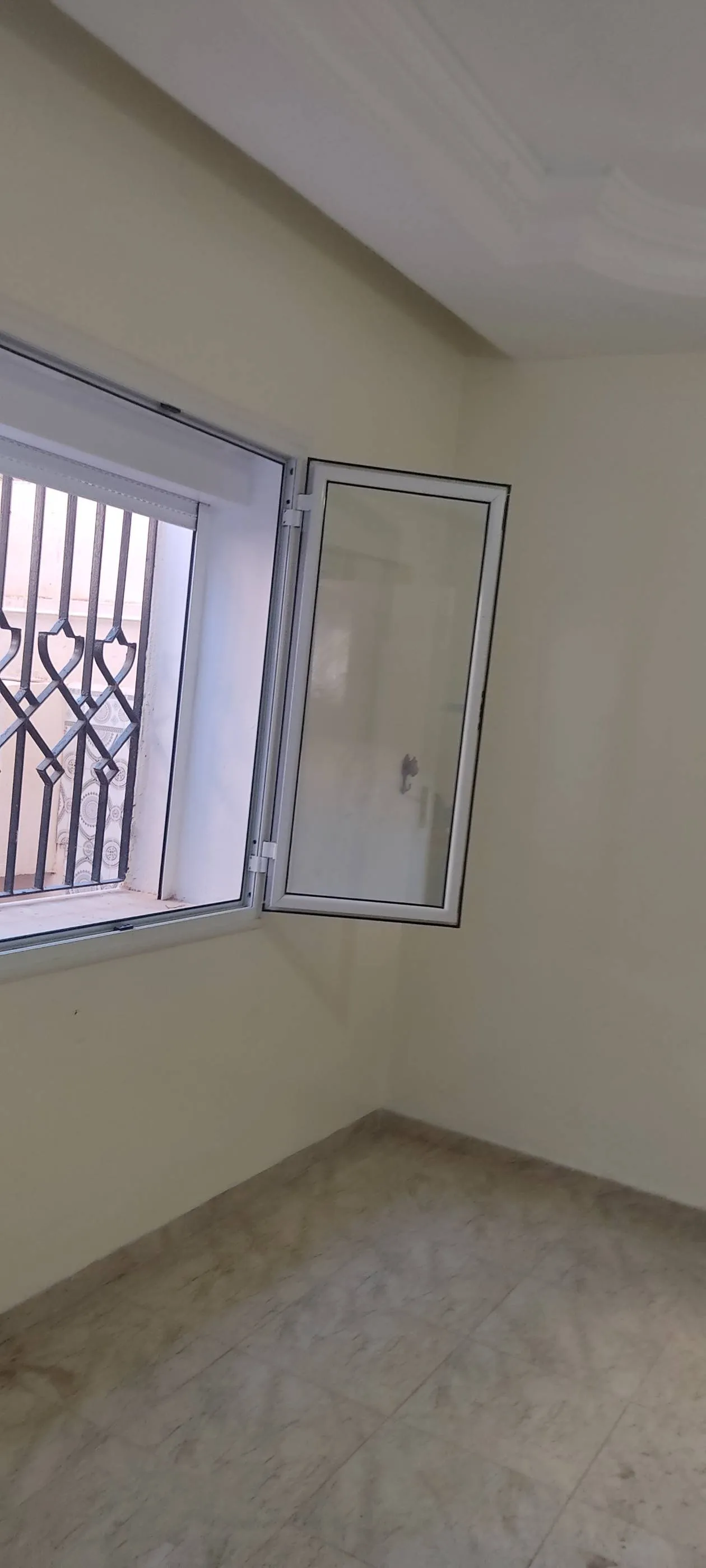 A louer étage indépendant d'une maison située à Omrane Supérieur près de l'ecole privée Palmaress