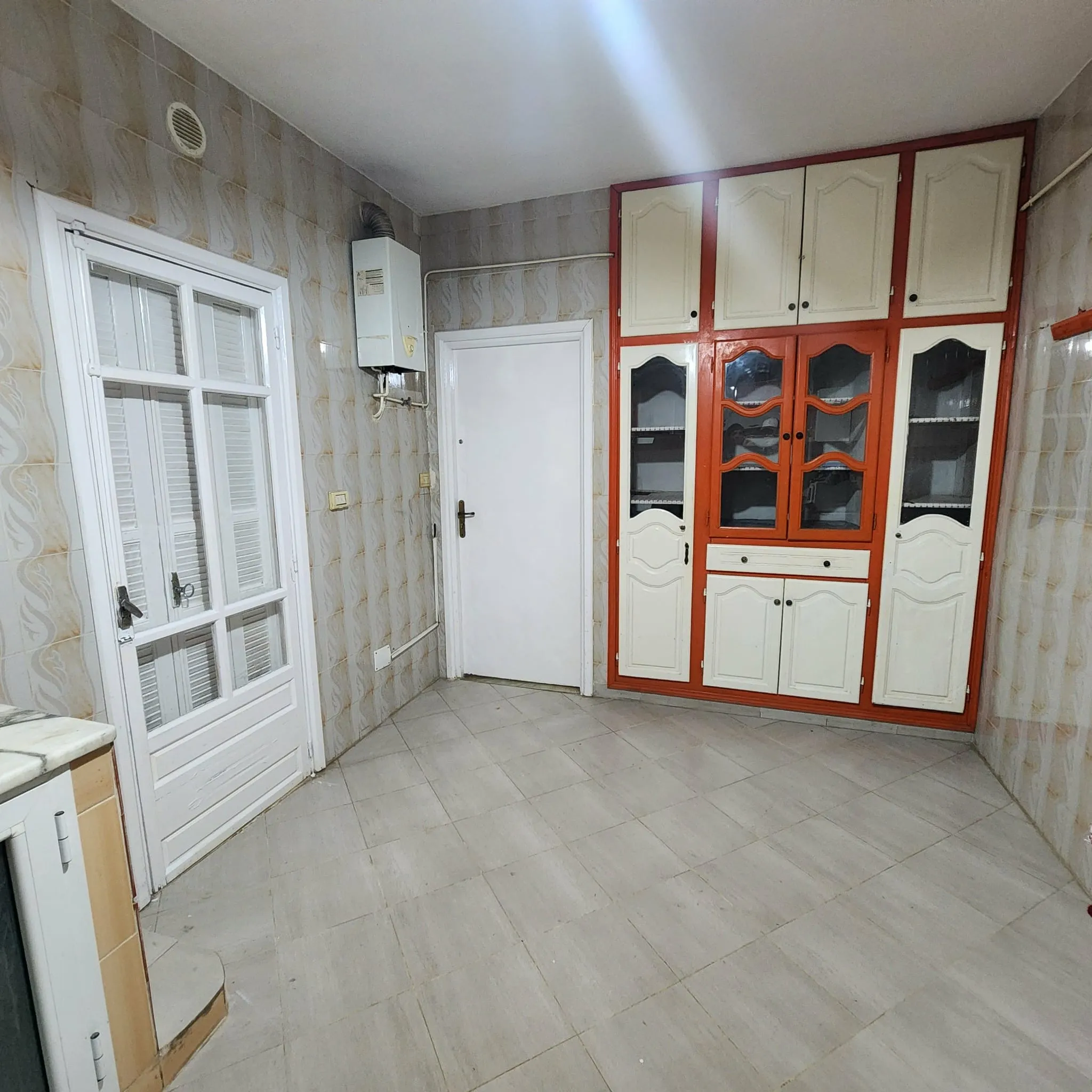 A louer étage indépendant d'une maison située à Omrane Supérieur près de l'ecole privée Palmaress