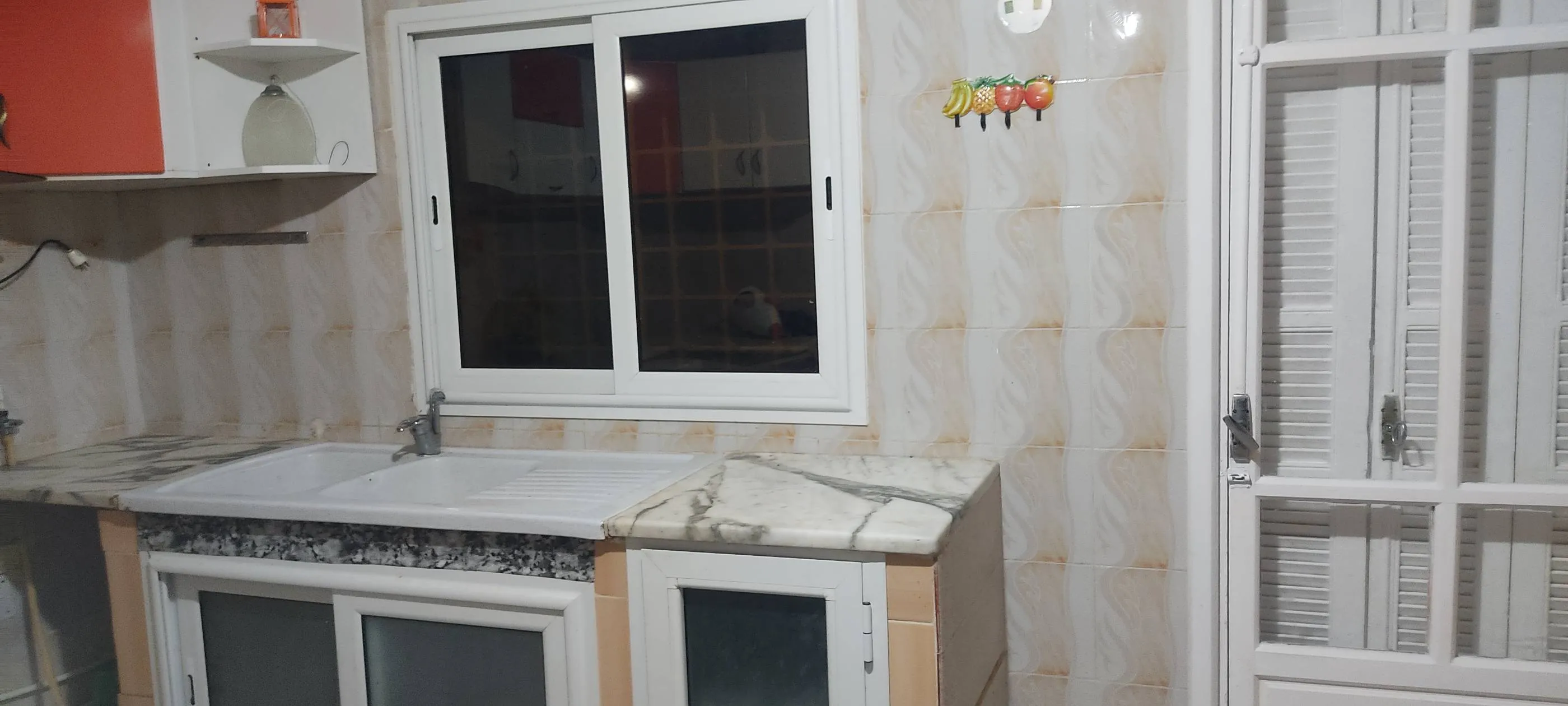 A louer étage indépendant d'une maison située à Omrane Supérieur près de l'ecole privée Palmaress