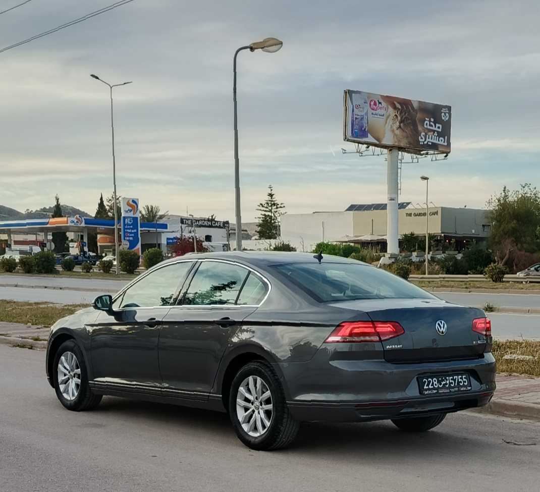 🚘 Volkswagen Passat b9 TDI deux bande rouge Bluemotion 
