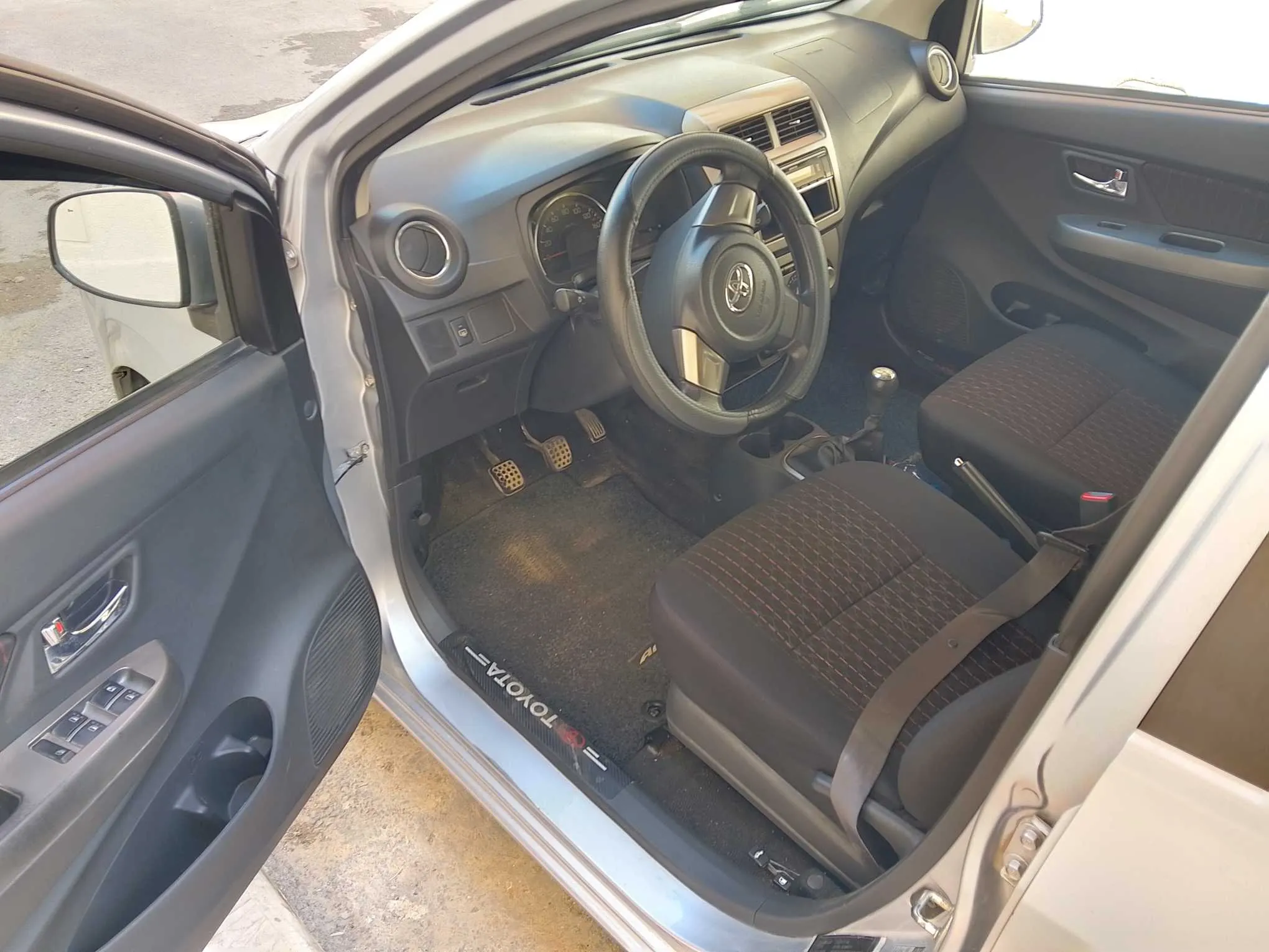 toyota agya très propre