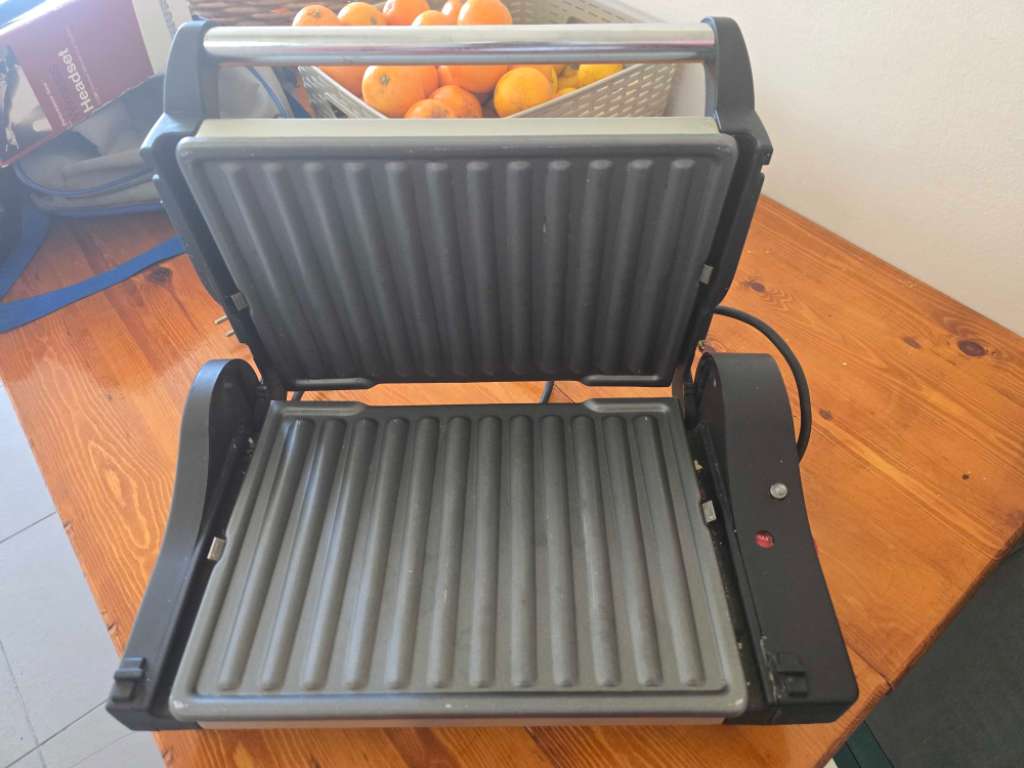 Appareil panini Delongui