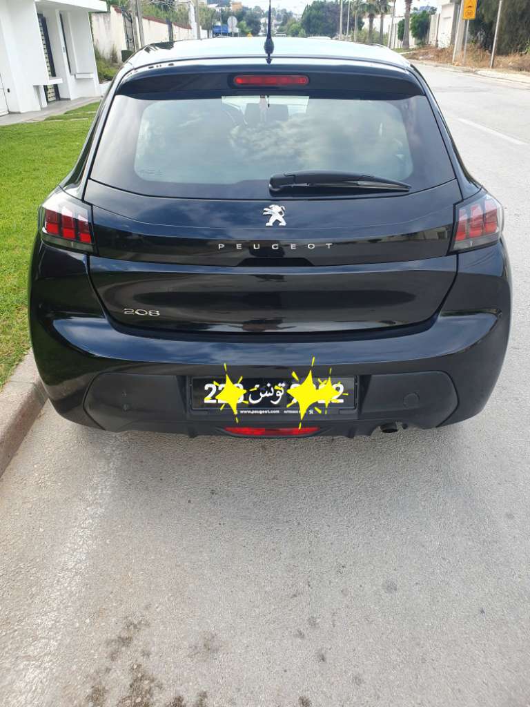 PEUGEOT 208