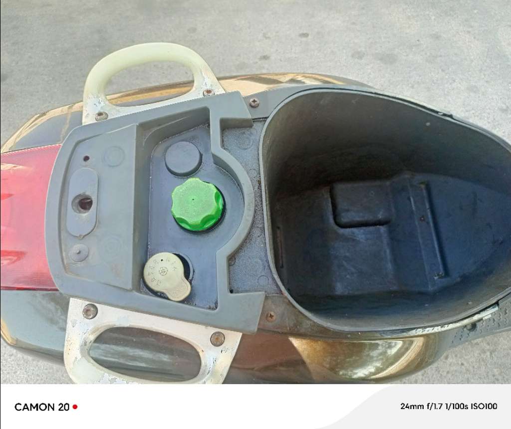 Moto ovetto en très bon état, tel:26915788