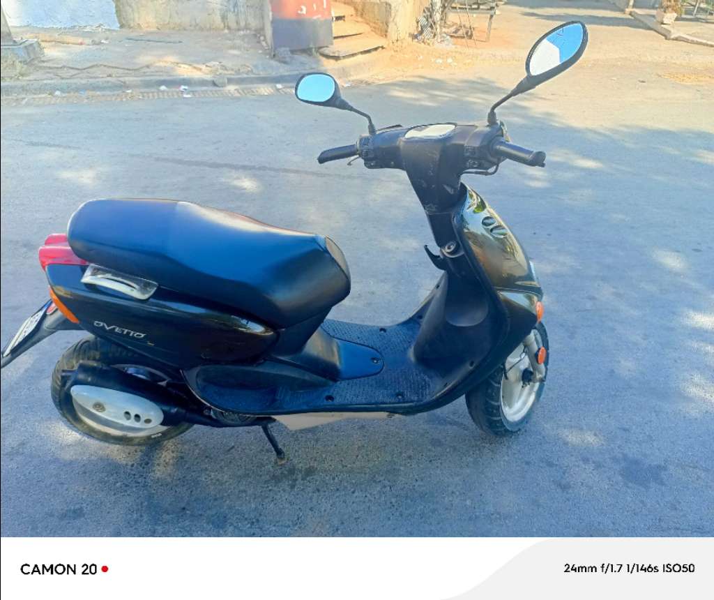Moto ovetto en très bon état, tel:26915788