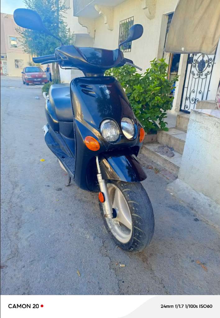 Moto ovetto en très bon état, tel:26915788