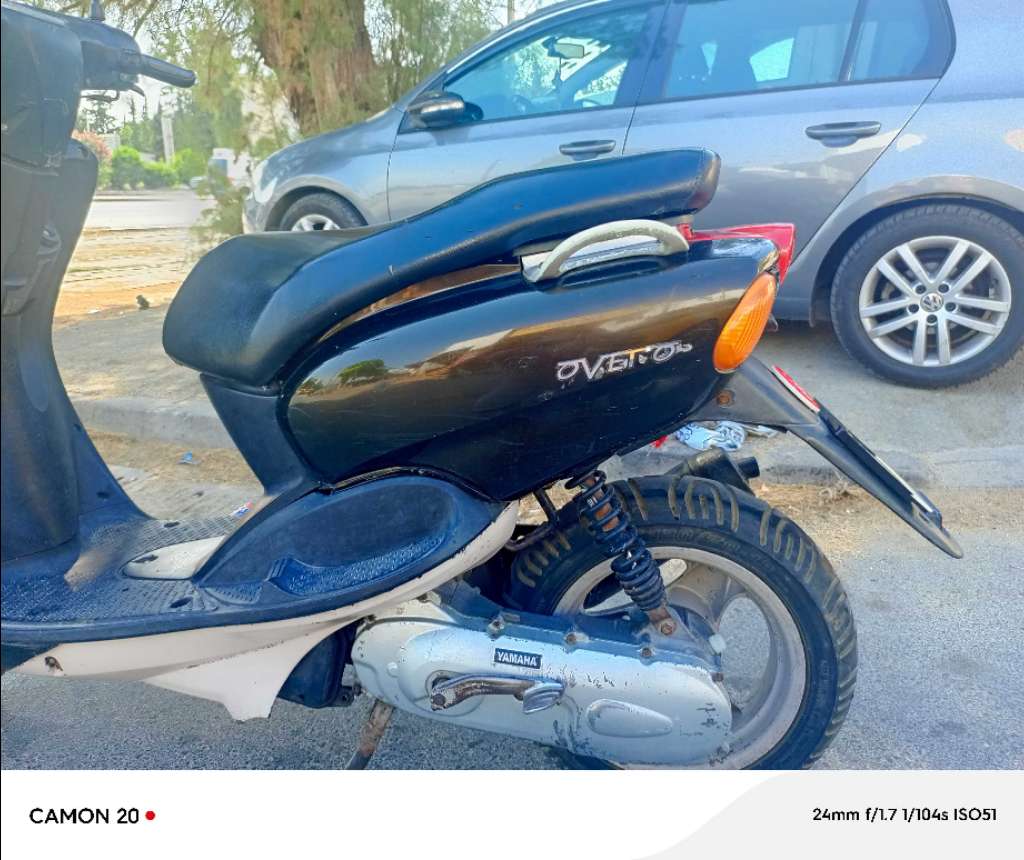 Moto ovetto en très bon état, tel:26915788