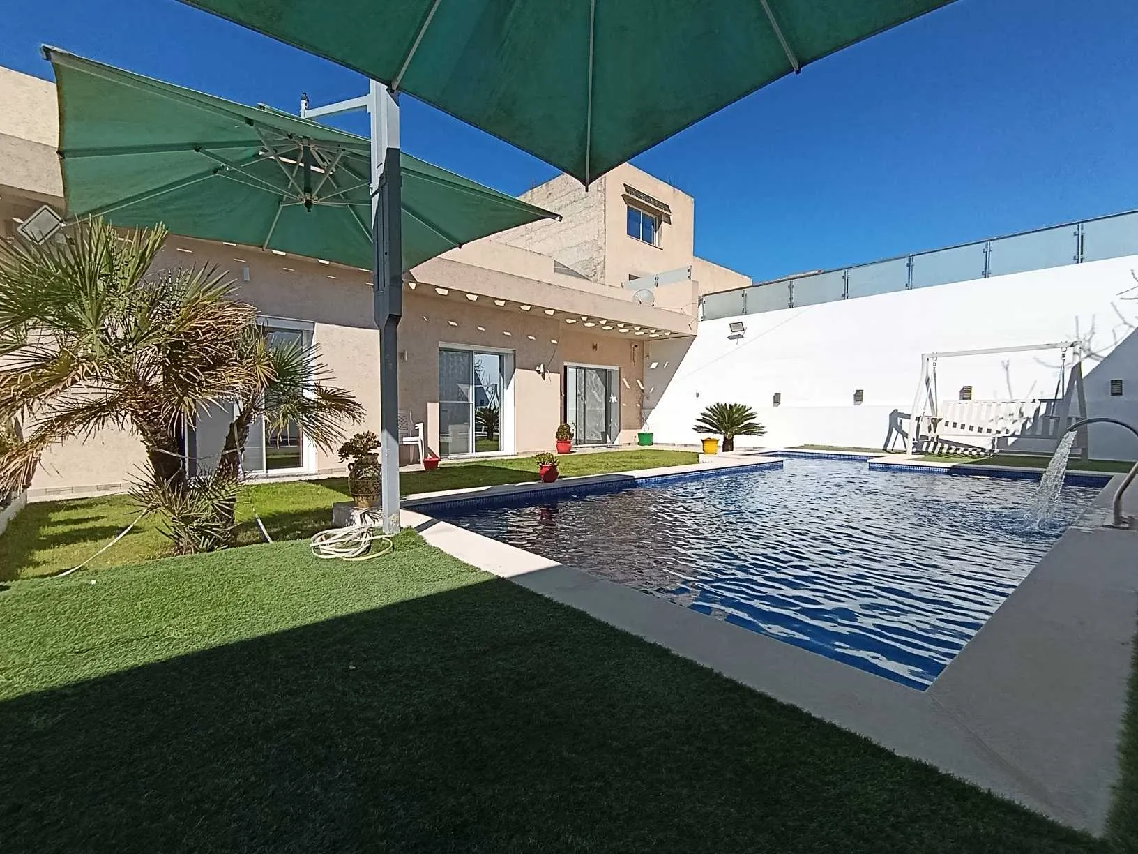 Une villa moderne avec piscine à Kélibia ville