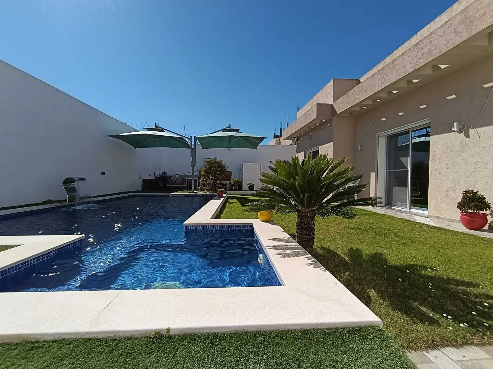 Une villa moderne avec piscine à Kélibia ville