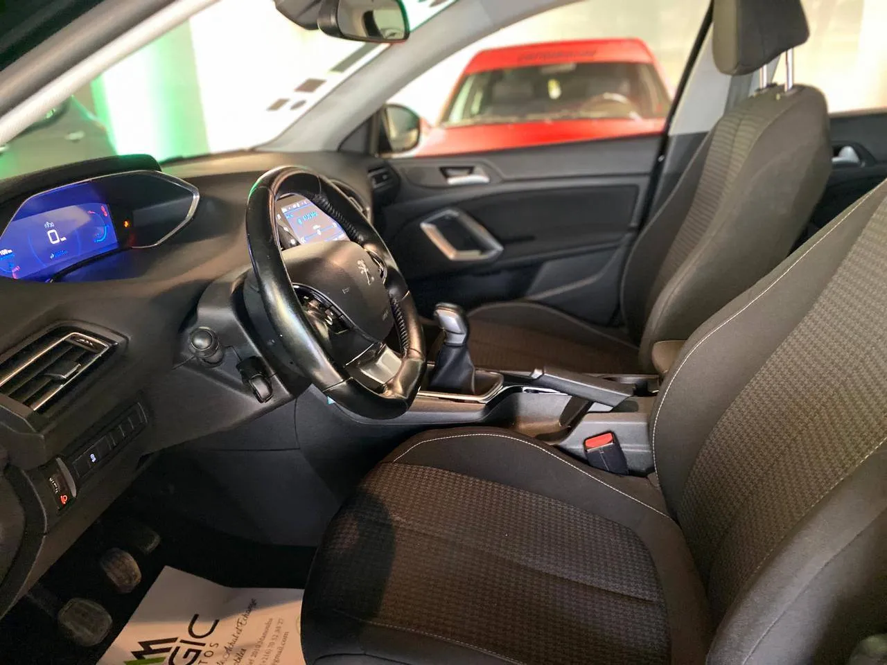 PEUGEOT 308