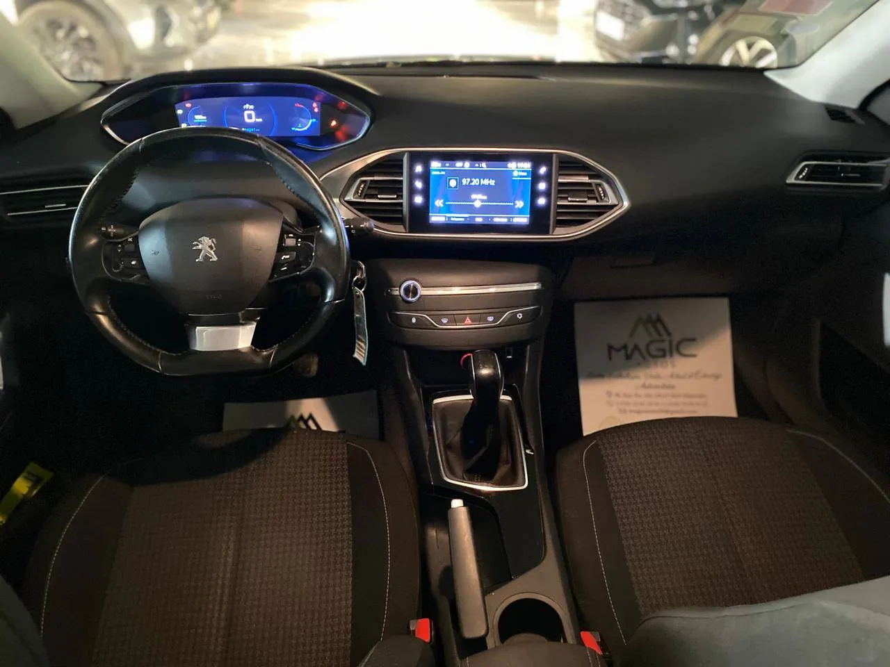 PEUGEOT 308