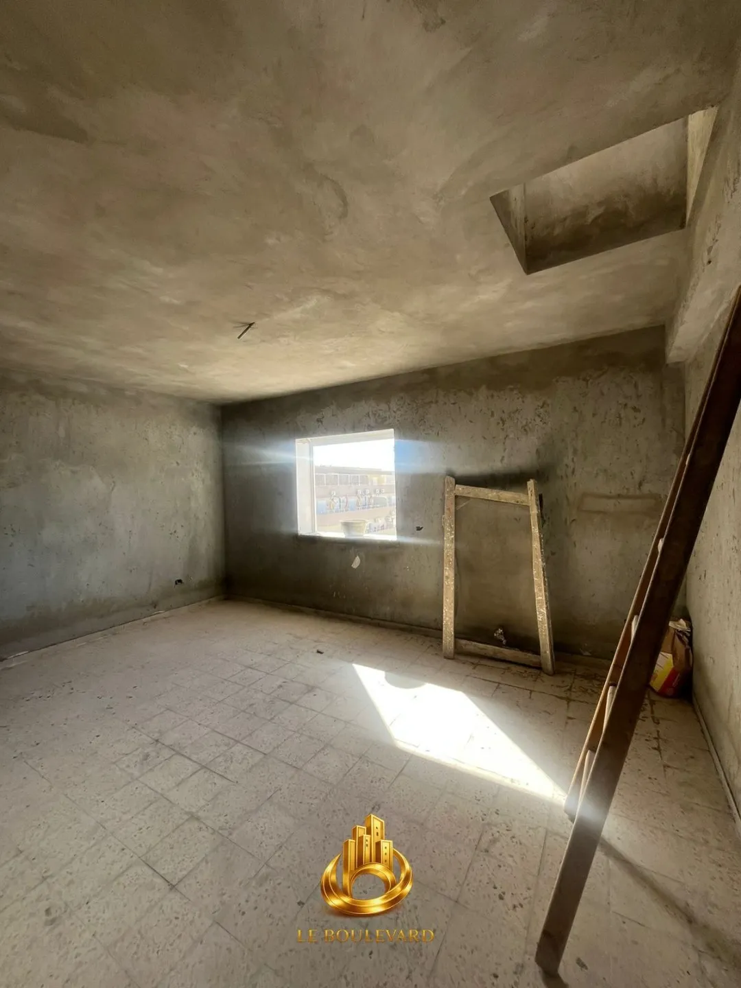 À vendre : villa S+3 à rénover à seulement 100 mètres de la plage à Maamoura, Nabeul