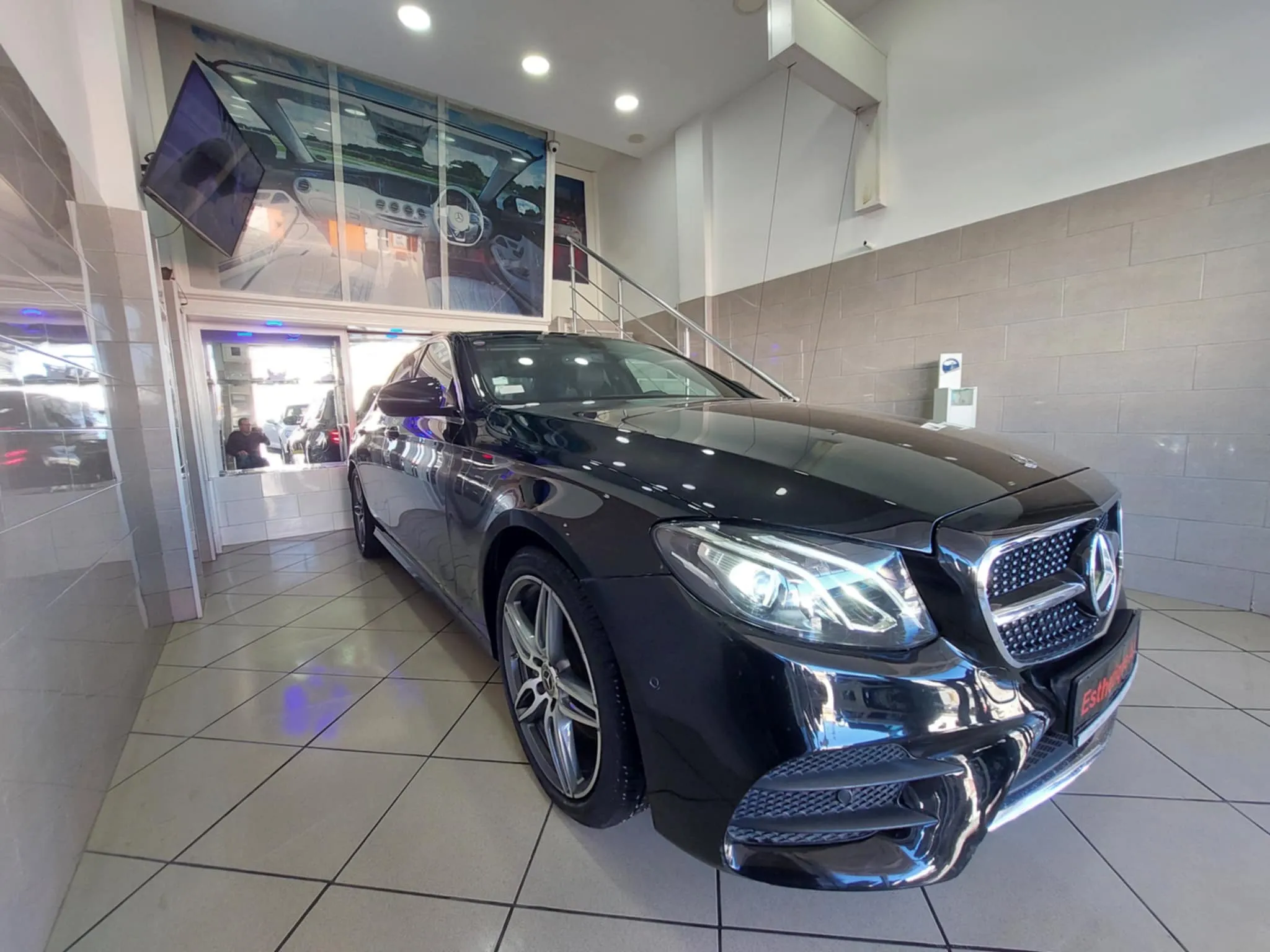 Mercedes-Benz E180 - Tel 98479647 - 21140009