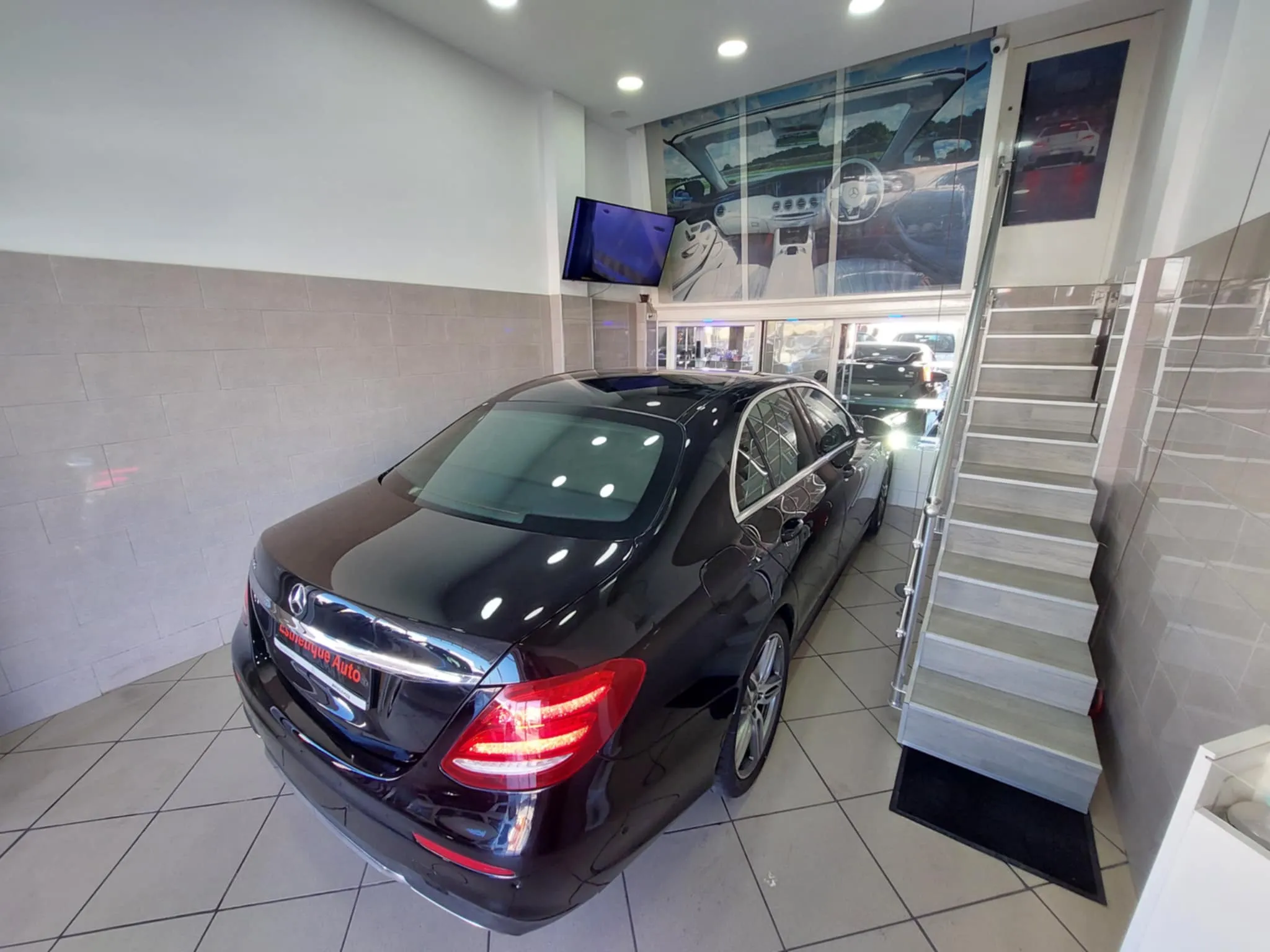 Mercedes-Benz E180 - Tel 98479647 - 21140009