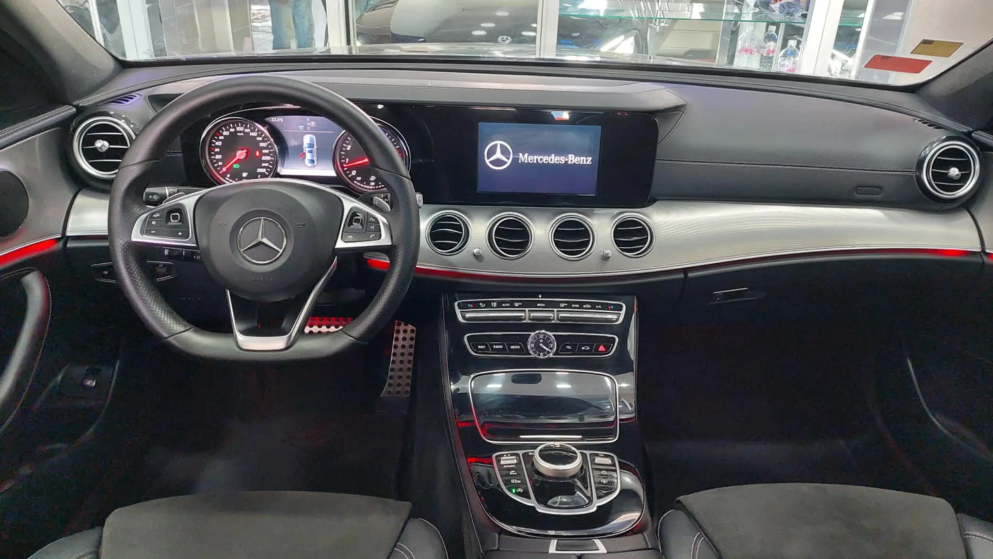 Mercedes-Benz E180 - Tel 98479647 - 21140009