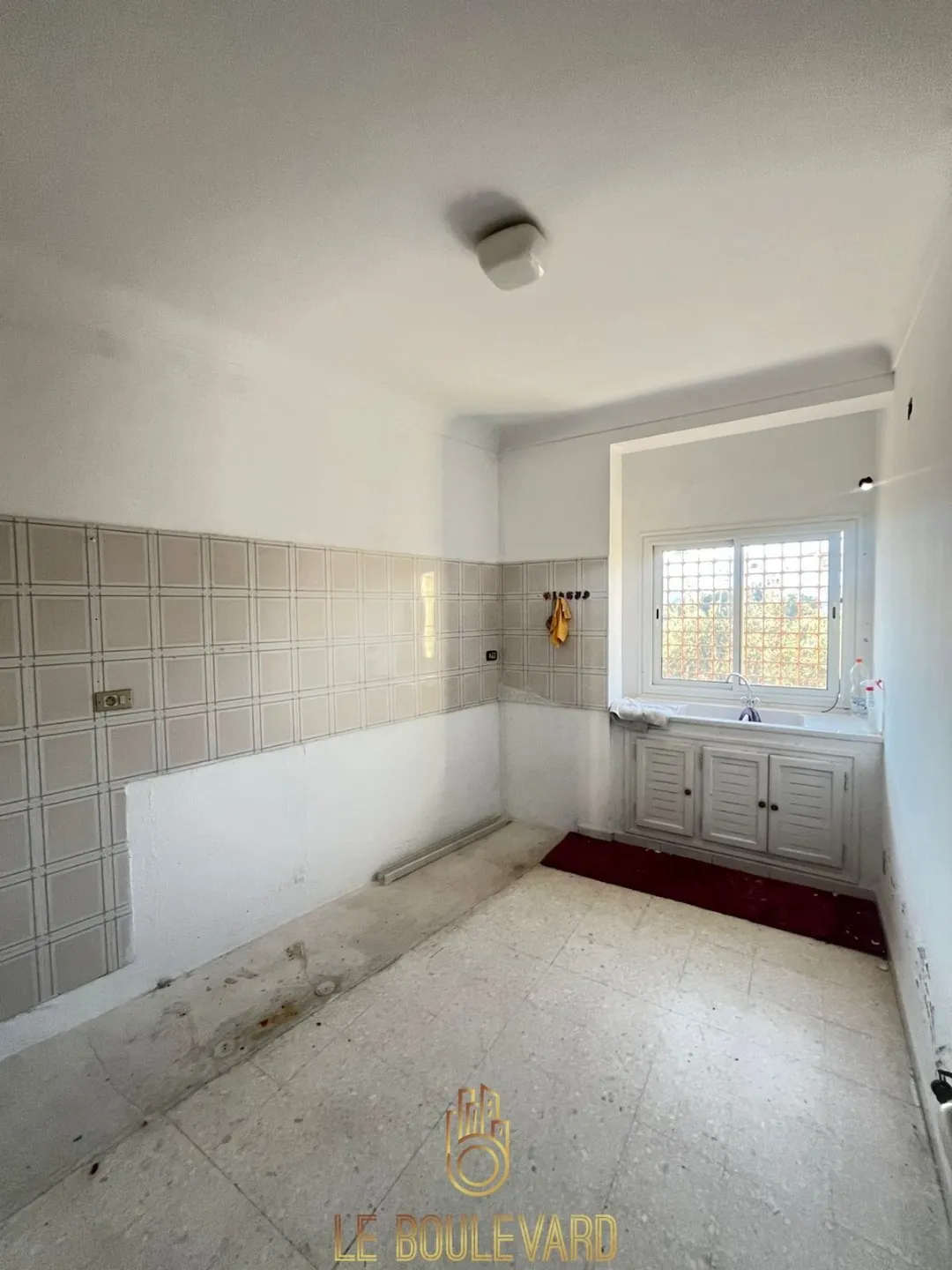 étage bureautique / professionnel sur la route principale Hammamet Nord 