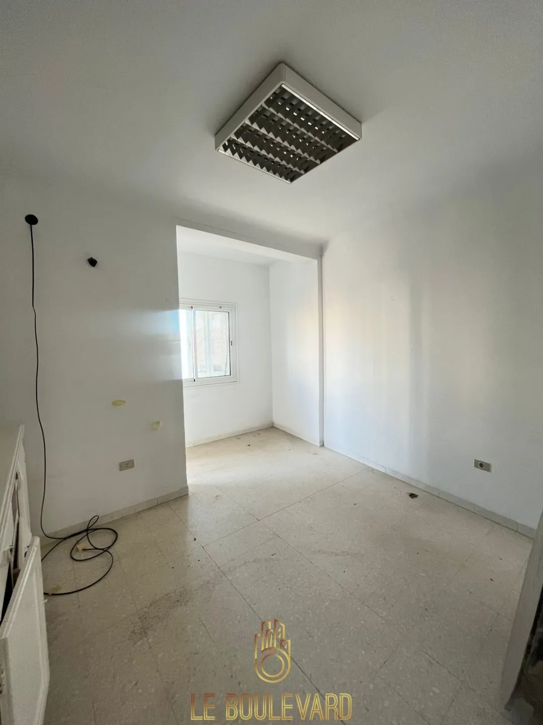 étage bureautique / professionnel sur la route principale Hammamet Nord 