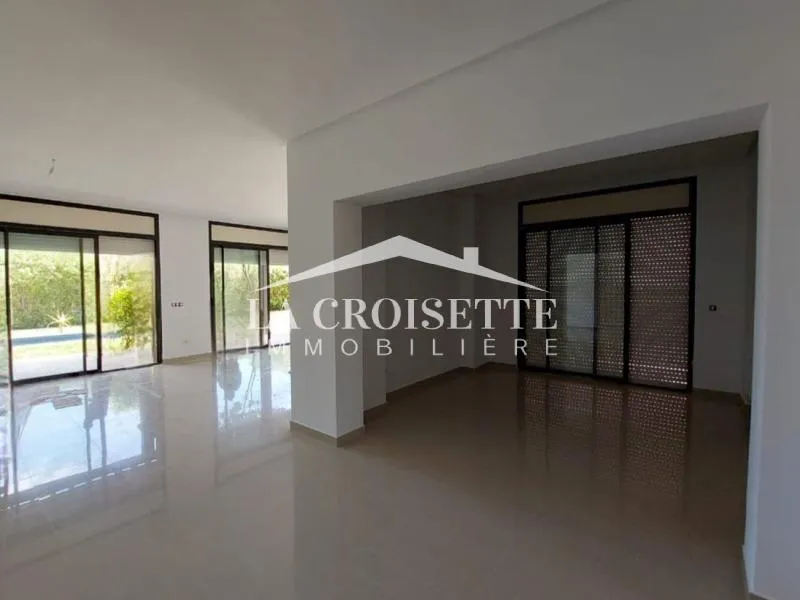 Villa s3 plain pied avec piscine à Gammarth ZVL0643
