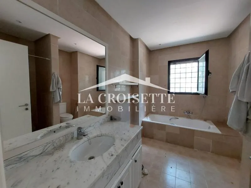 Villa s3 plain pied avec piscine à Gammarth ZVL0643