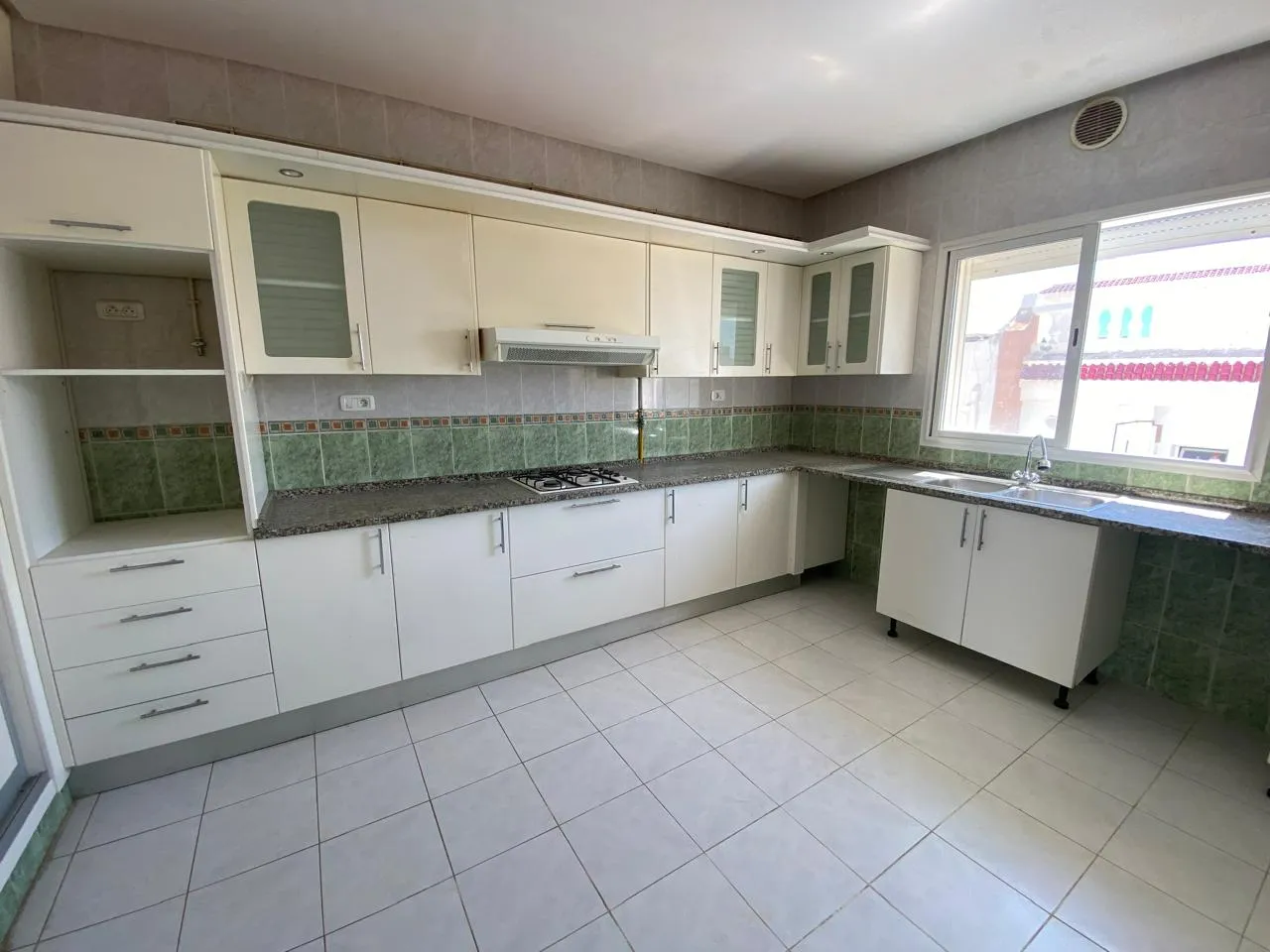 À louer – Penthouse S2 à Khzema Ouest