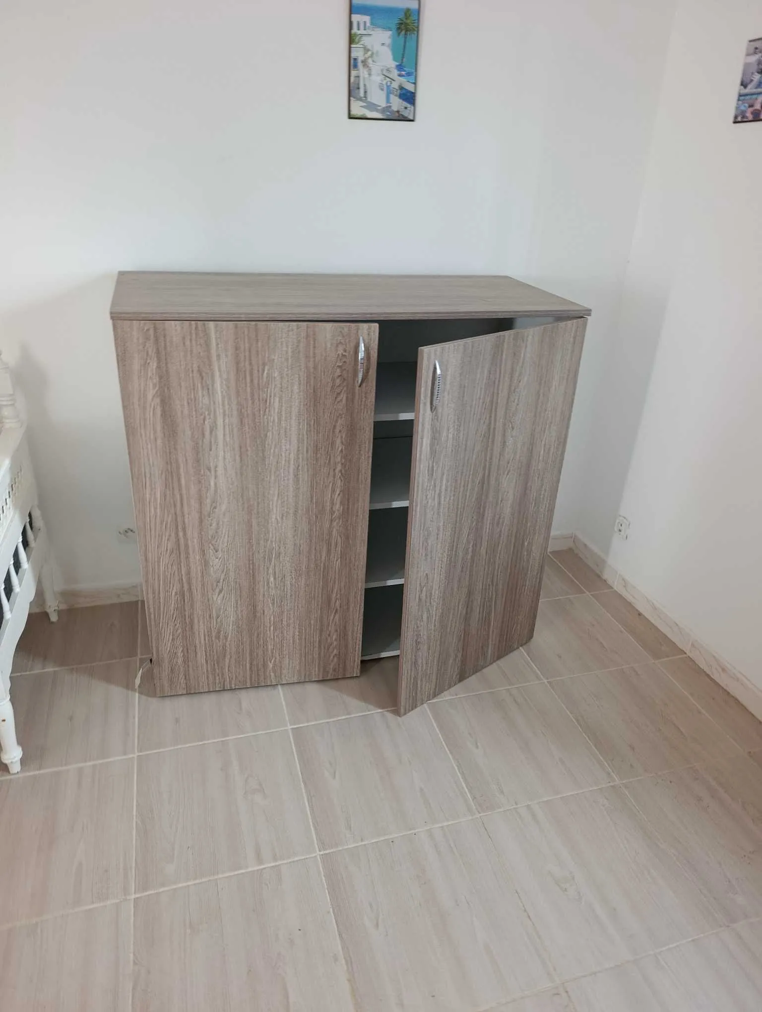 meuble étagère et moitie etagere l'autre penderie