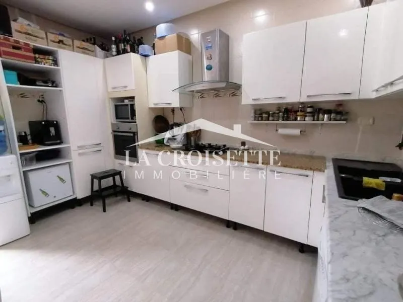 Maisonnette vide ou meublée S+3 avec piscine à Gammarth MRCL0362