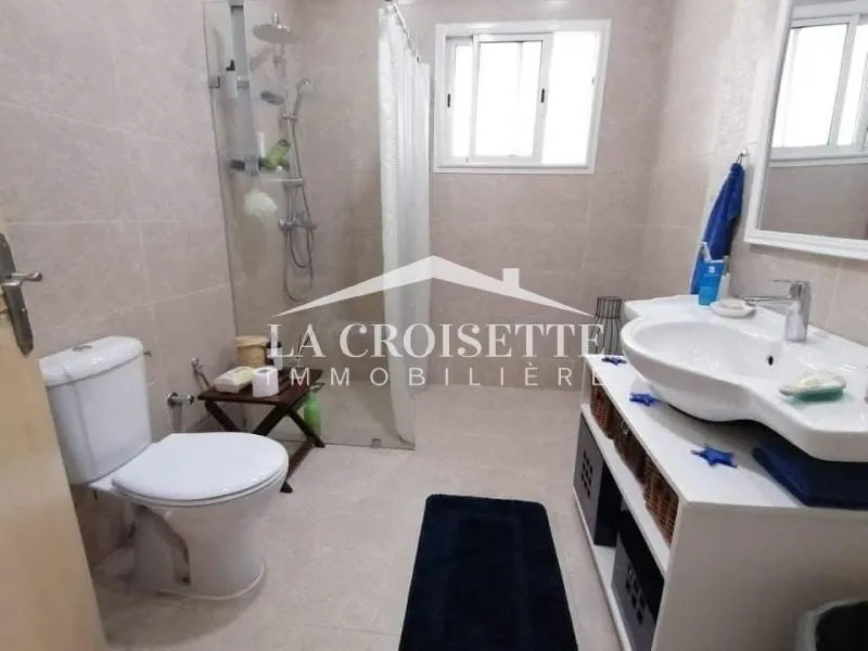Maisonnette vide ou meublée S+3 avec piscine à Gammarth MRCL0362