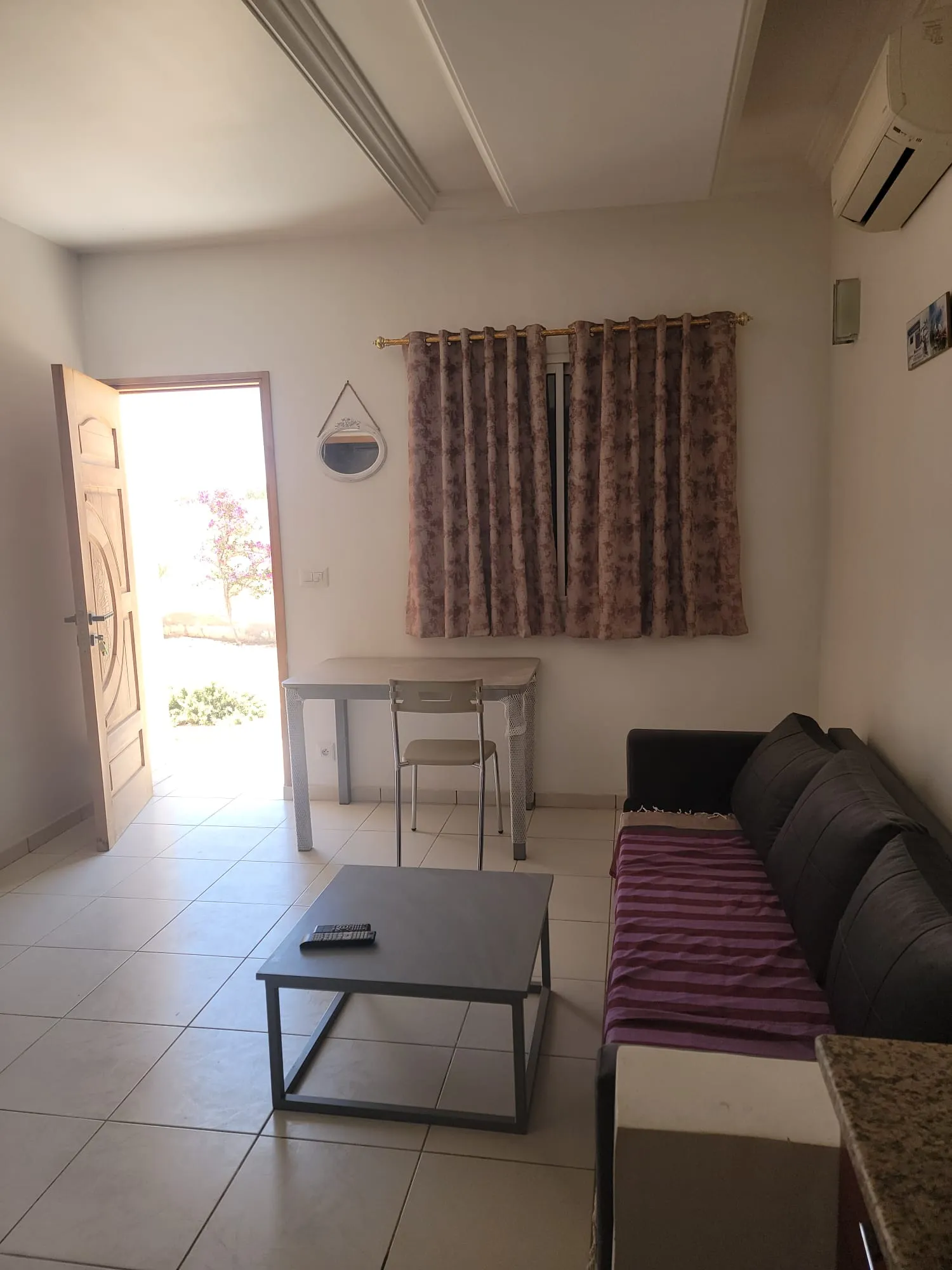 Appartement 2 pièces proche Midoun, meublé, à louer à l'année