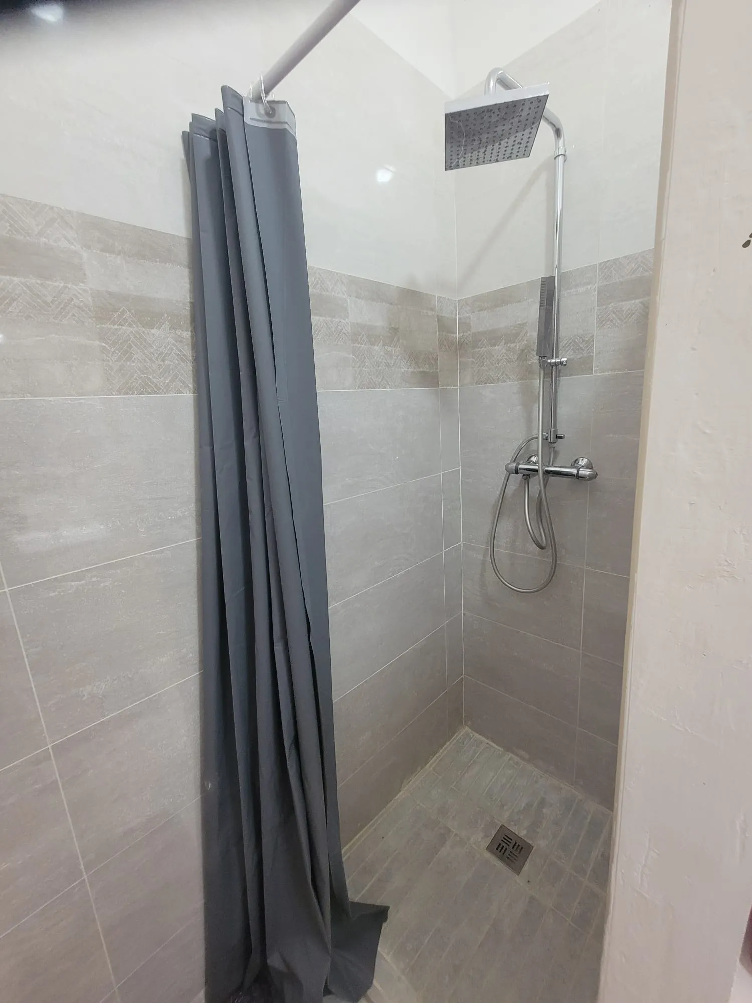 Appartement 2 pièces proche Midoun, meublé, à louer à l'année
