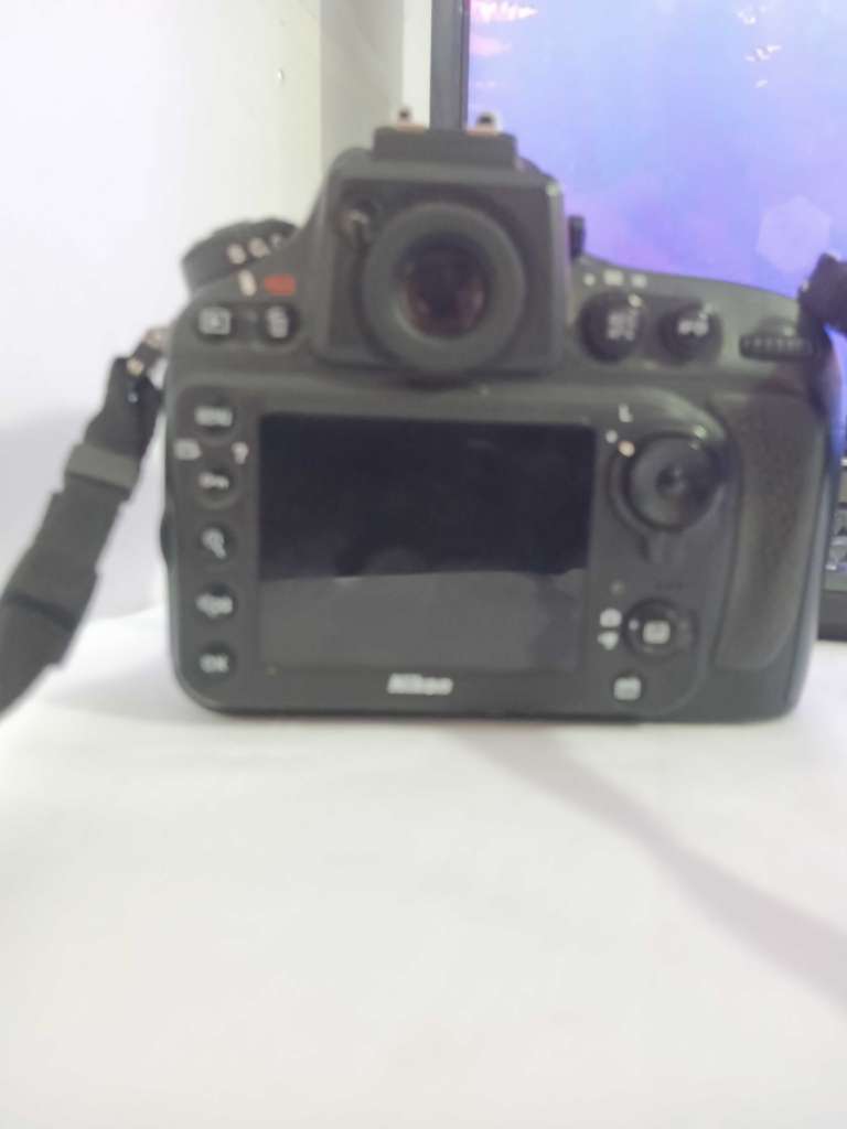 Caméra professionelle Nikon D800 avec objectif