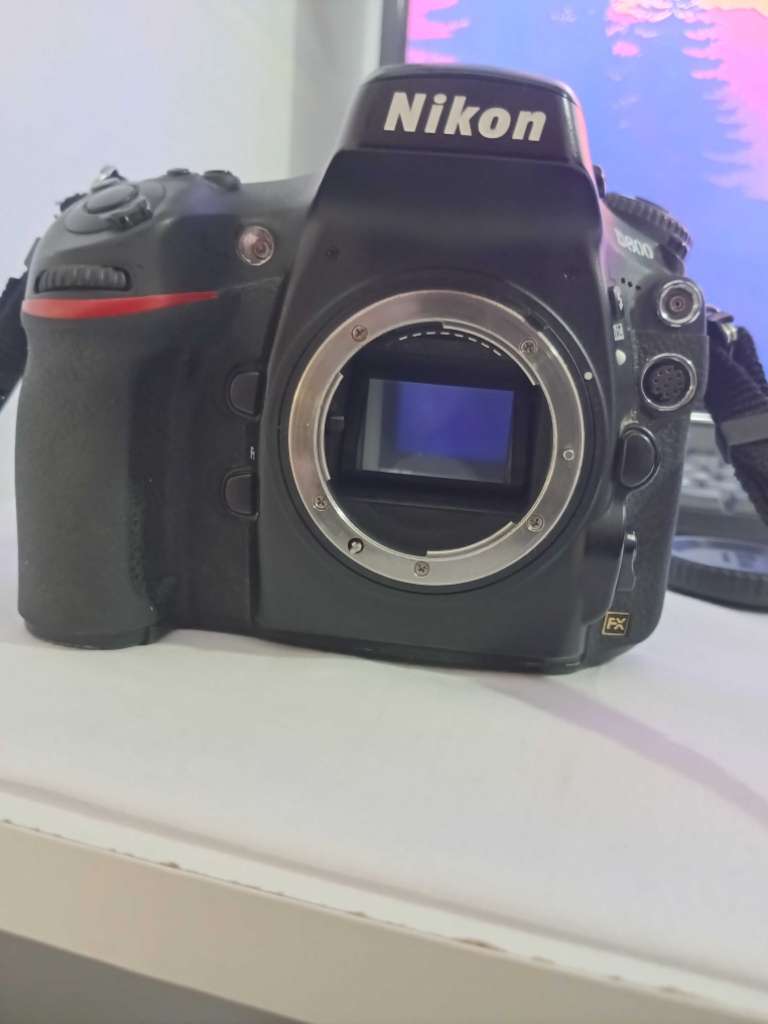 Caméra professionelle Nikon D800 avec objectif