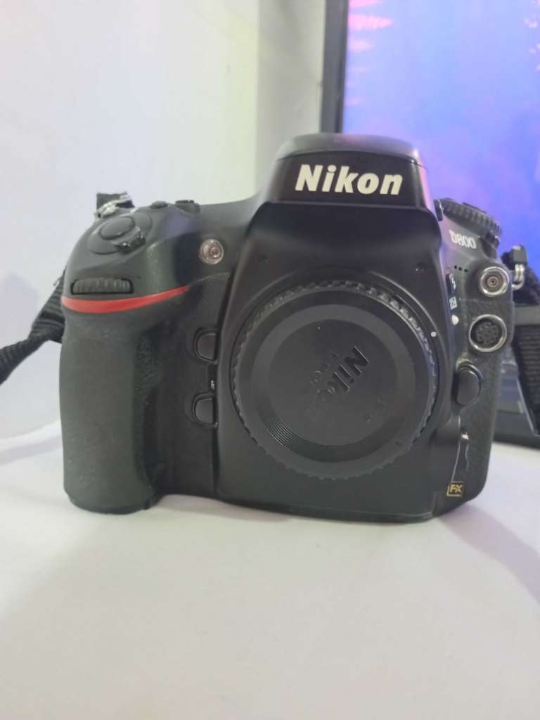 Caméra professionelle Nikon D800 avec objectif