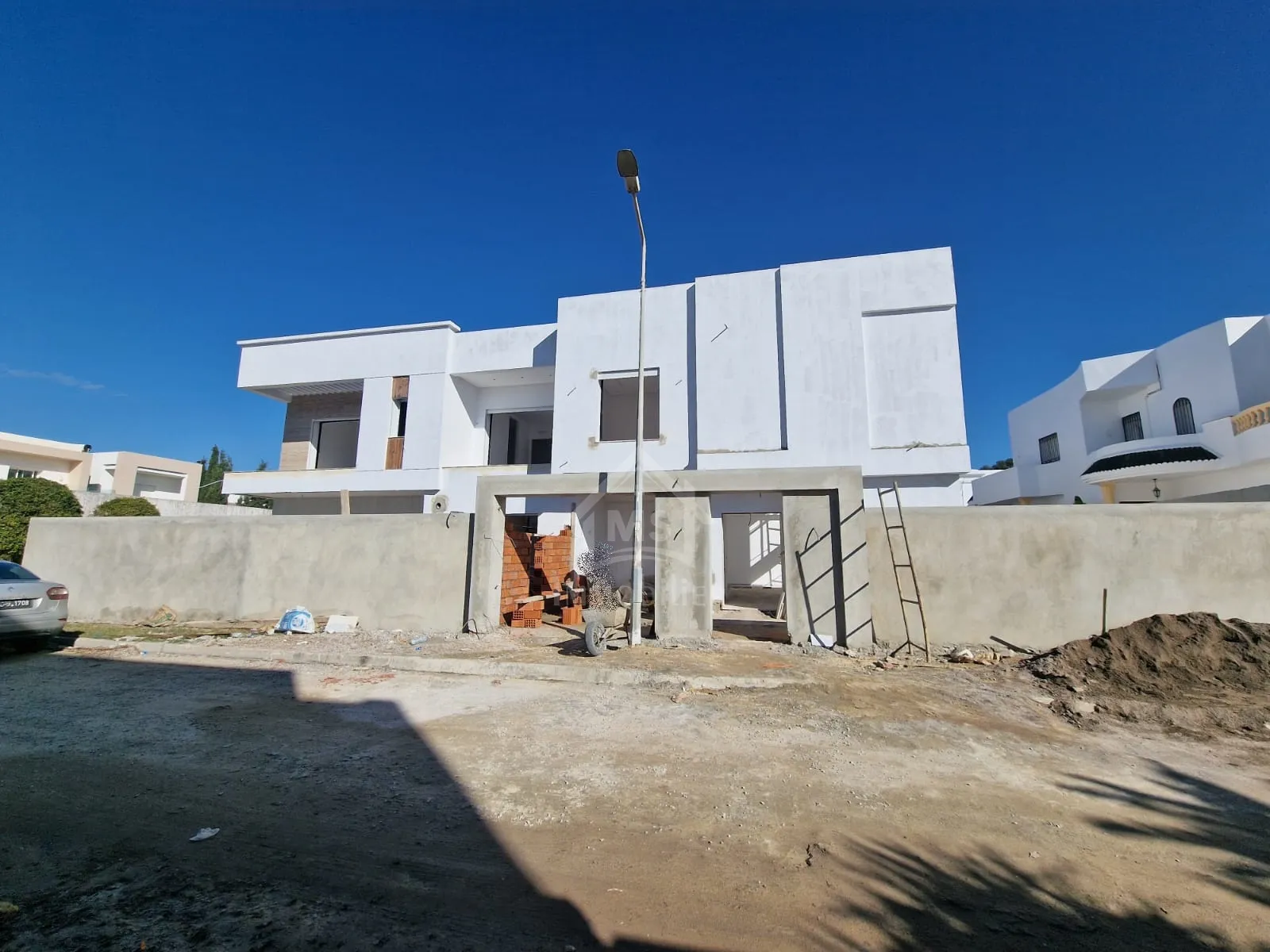Villa S+4 avec jardin et piscine à vendre à Yamine Hammamet 51355351