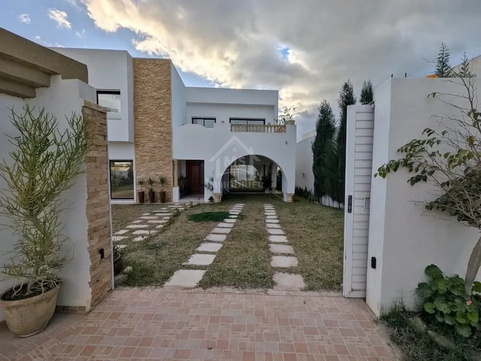 Villa S+4 toute neuve avec grand jardin à vendre à Hammamet Sud 51355351