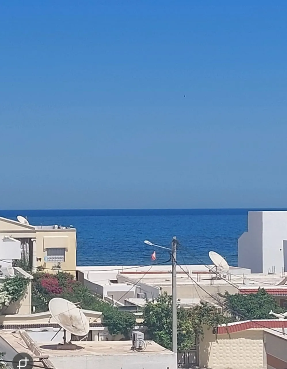 للبيع فيلا فاخرة بإطلالة بحرية - فرصة ذهبية في القنطاوي: موقع استثنائي🏡