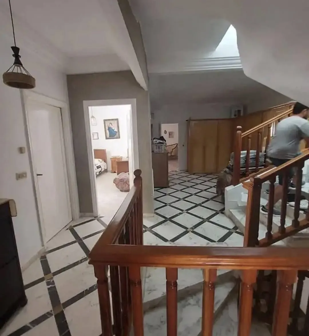 للبيع فيلا فاخرة بإطلالة بحرية - فرصة ذهبية في القنطاوي: موقع استثنائي🏡