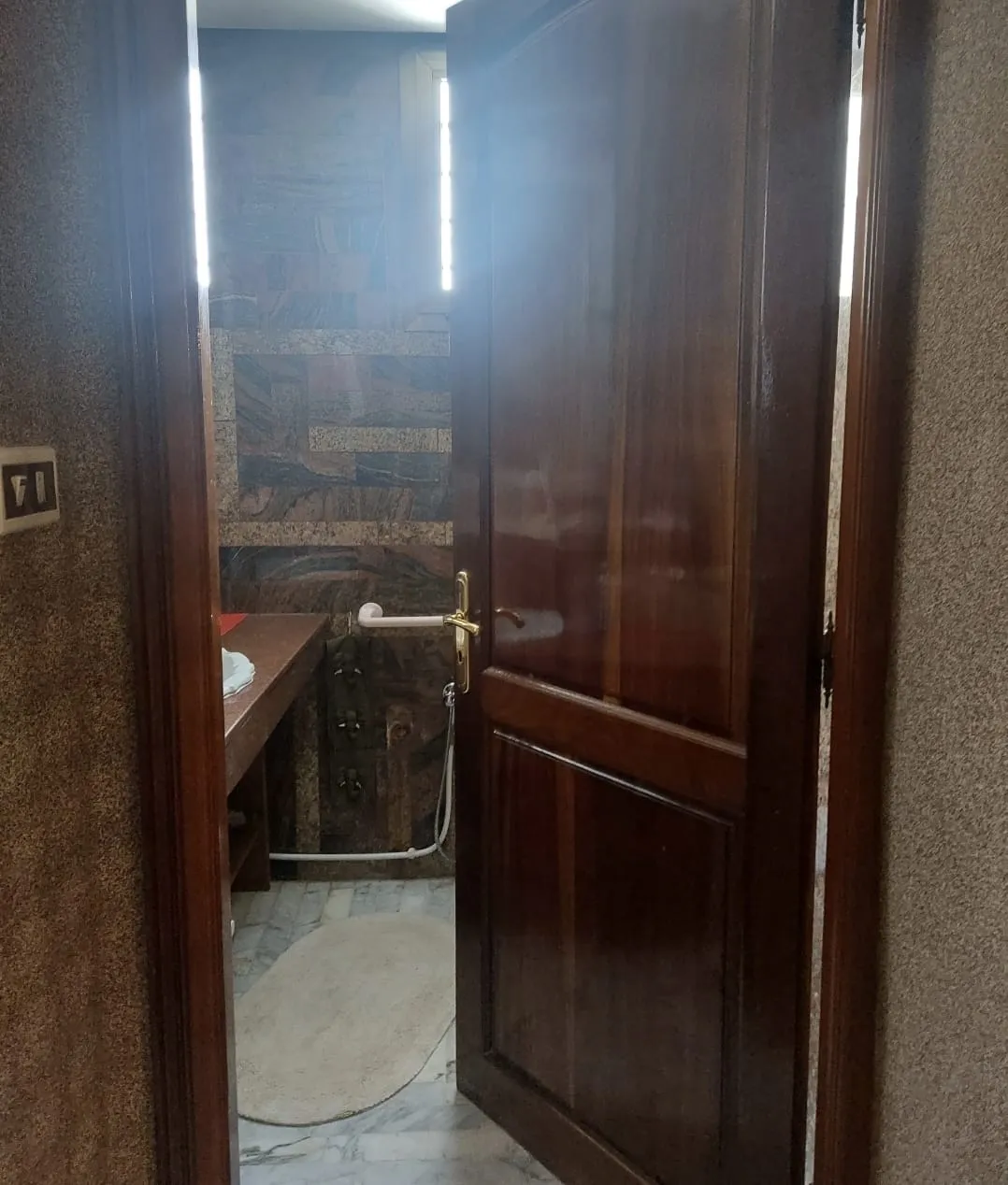 للبيع فيلا فاخرة بإطلالة بحرية - فرصة ذهبية في القنطاوي: موقع استثنائي🏡