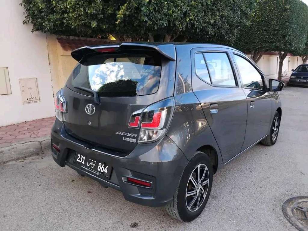 TOYOTA AYGO PREMIÈRE MAIN EN ÉTAT NEUF