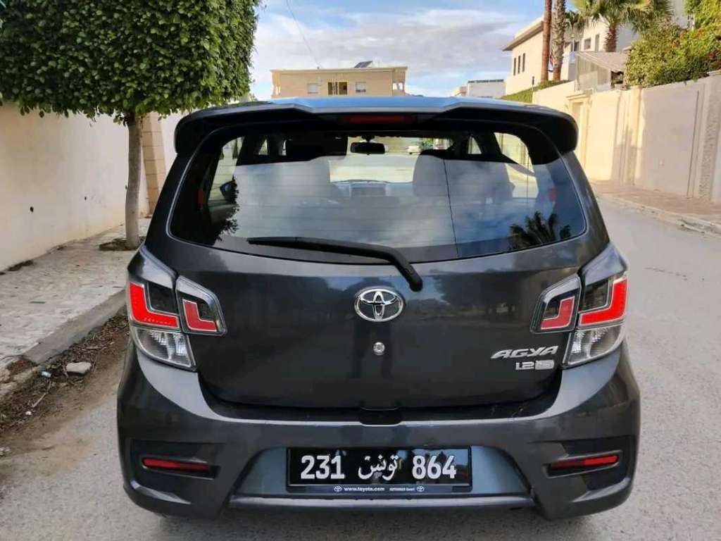 TOYOTA AYGO PREMIÈRE MAIN EN ÉTAT NEUF