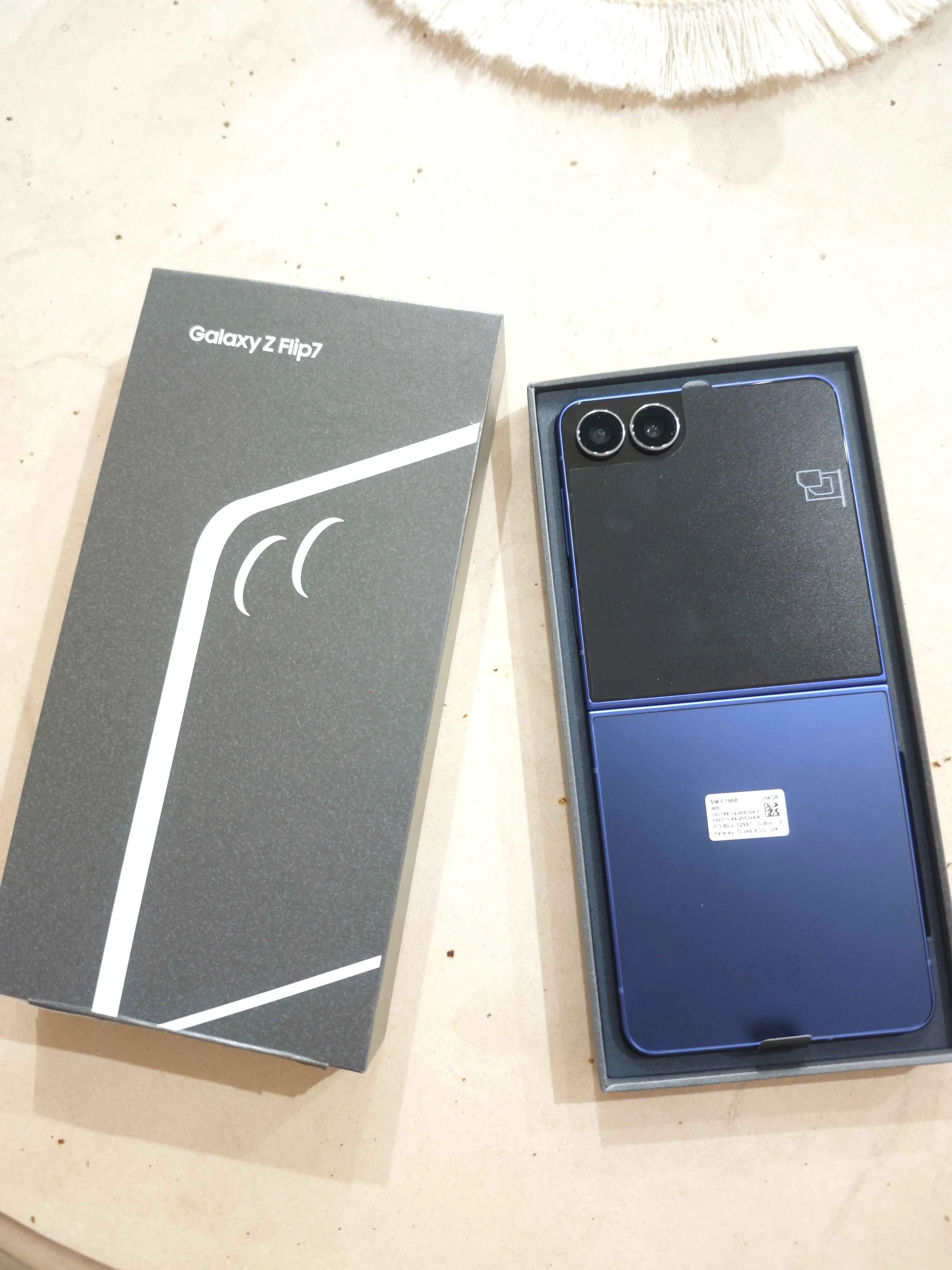 Samsung Z Flip 7 bleu nuit (Blue Shadow) avec Accessoires