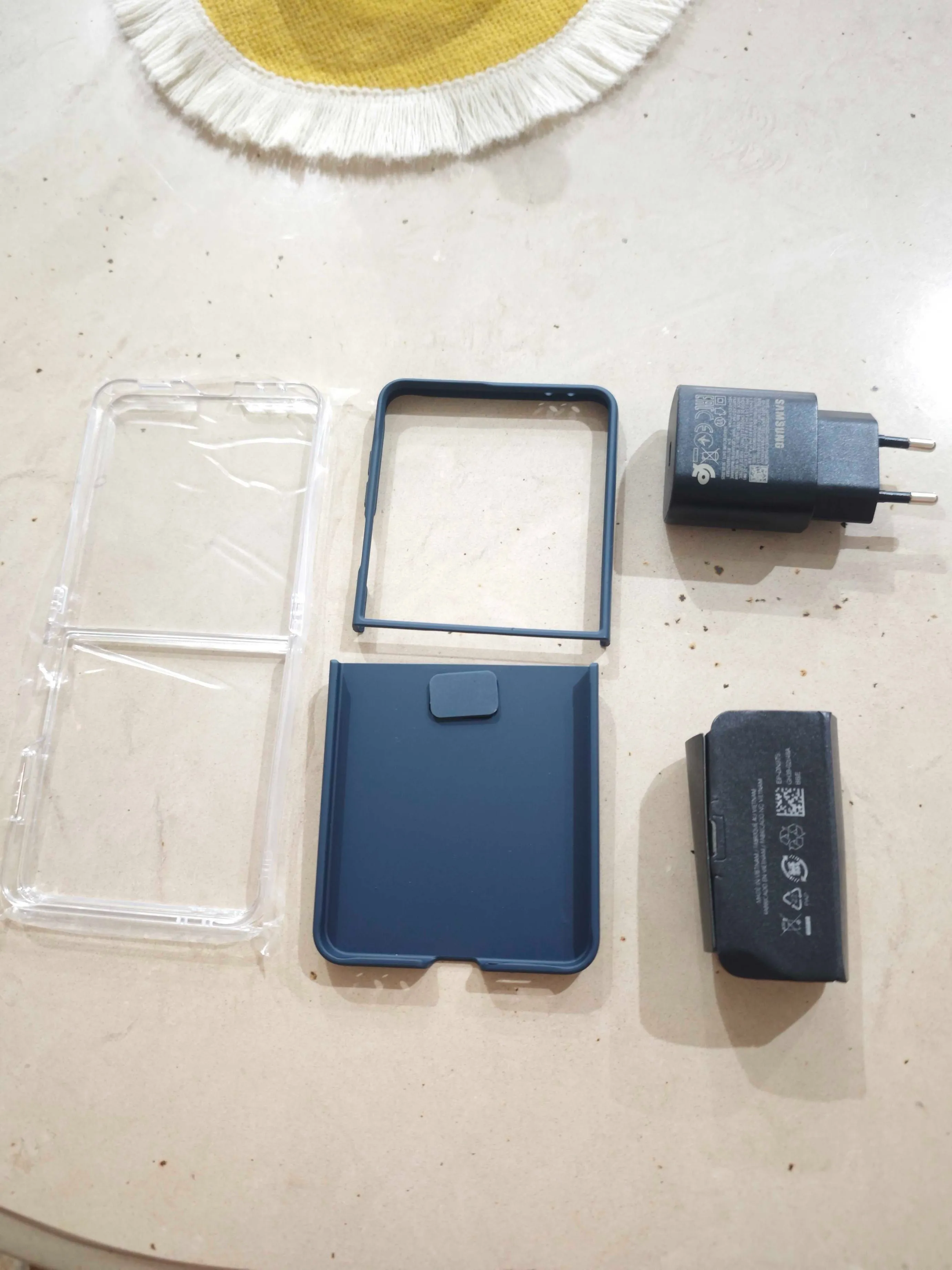 Samsung Z Flip 7 bleu nuit (Blue Shadow) avec Accessoires