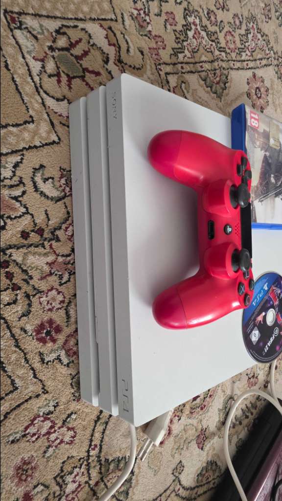 PlayStation 4 pro 1tera