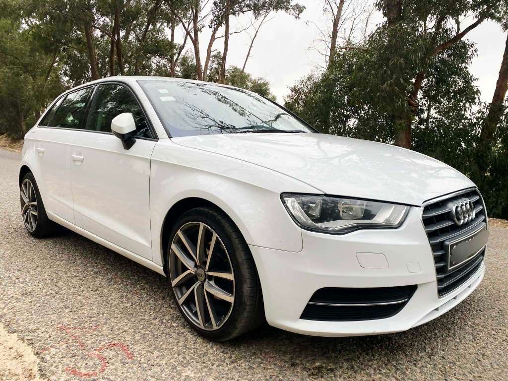Une belle  audi a3  1.6 diesel état trés neufff fin serie  260 tu