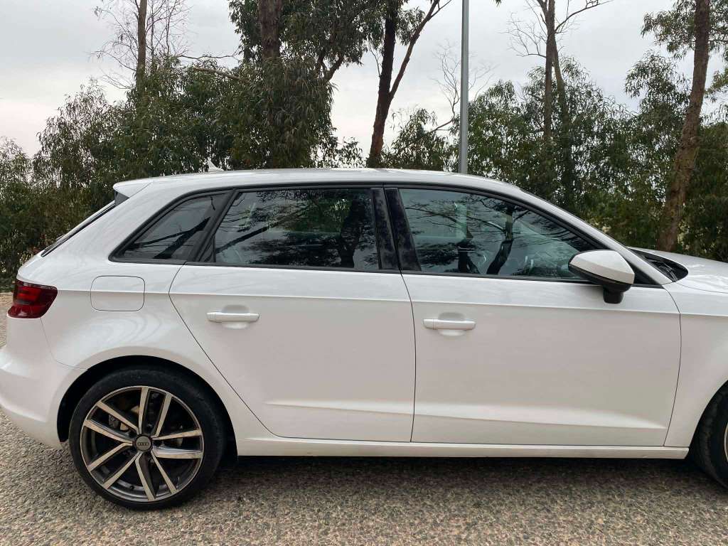 Une belle  audi a3  1.6 diesel état trés neufff fin serie  260 tu