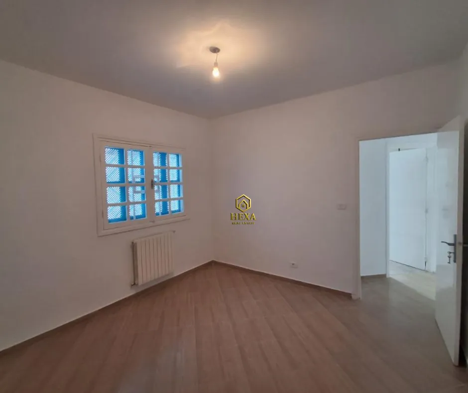 Villa s5 à cite khalil la Marsa avec piscine et jardin 