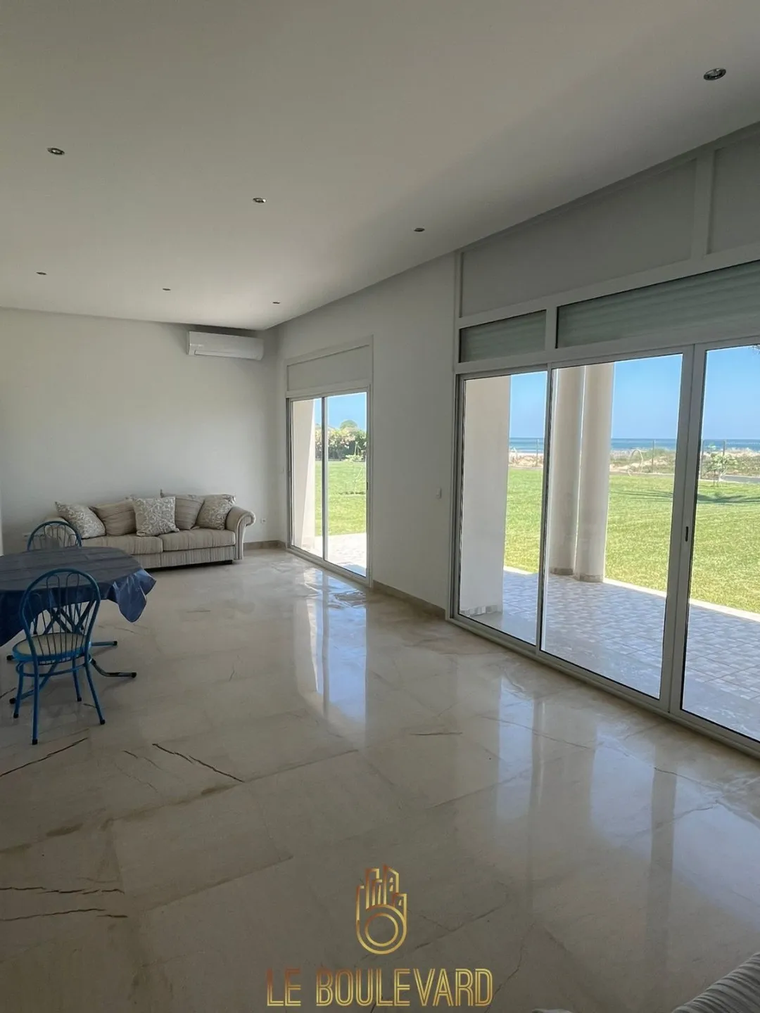 A Vendre Villa S+3 Pied Dans L'eau à Jinene Benikhiar, Nabeul 