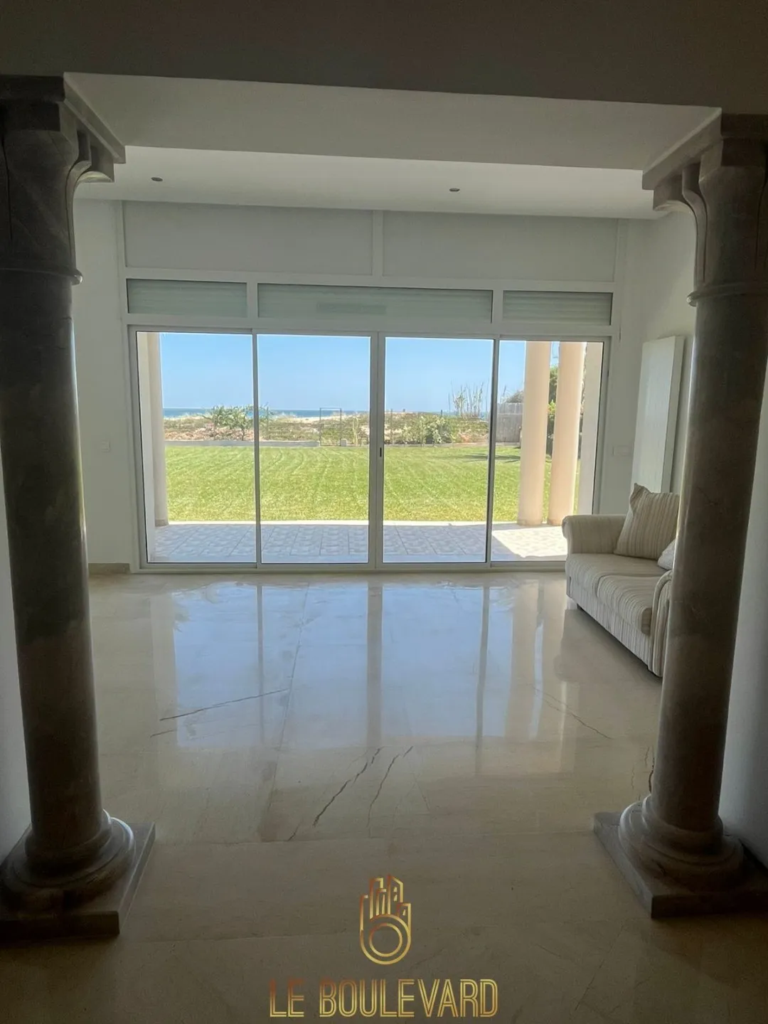 A Vendre Villa S+3 Pied Dans L'eau à Jinene Benikhiar, Nabeul 