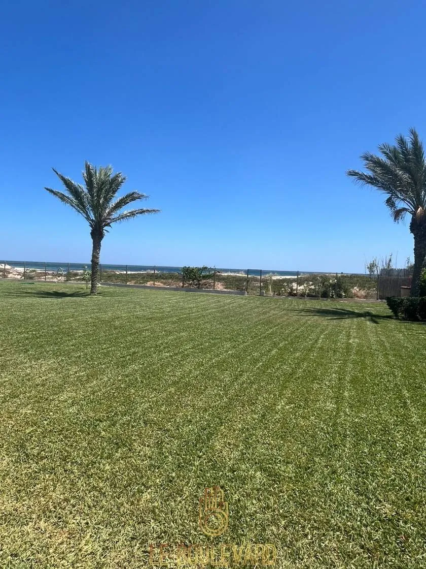 A Vendre Villa S+3 Pied Dans L'eau à Jinene Benikhiar, Nabeul 
