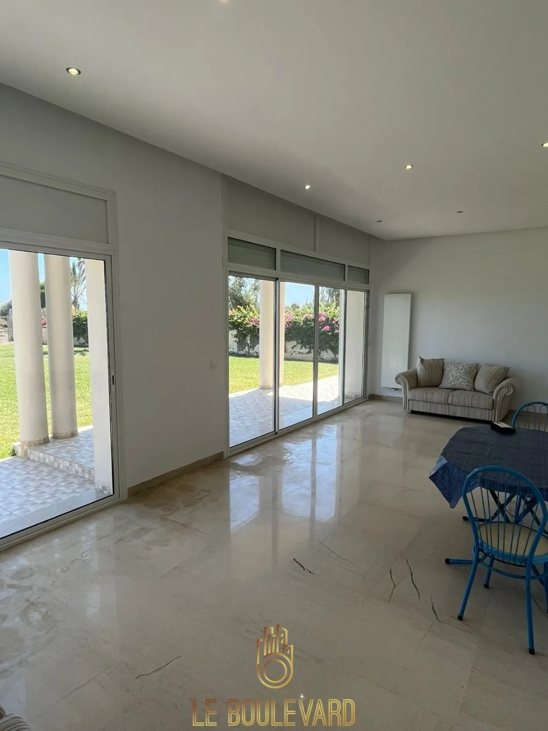 A Vendre Villa S+3 Pied Dans L'eau à Jinene Benikhiar, Nabeul 