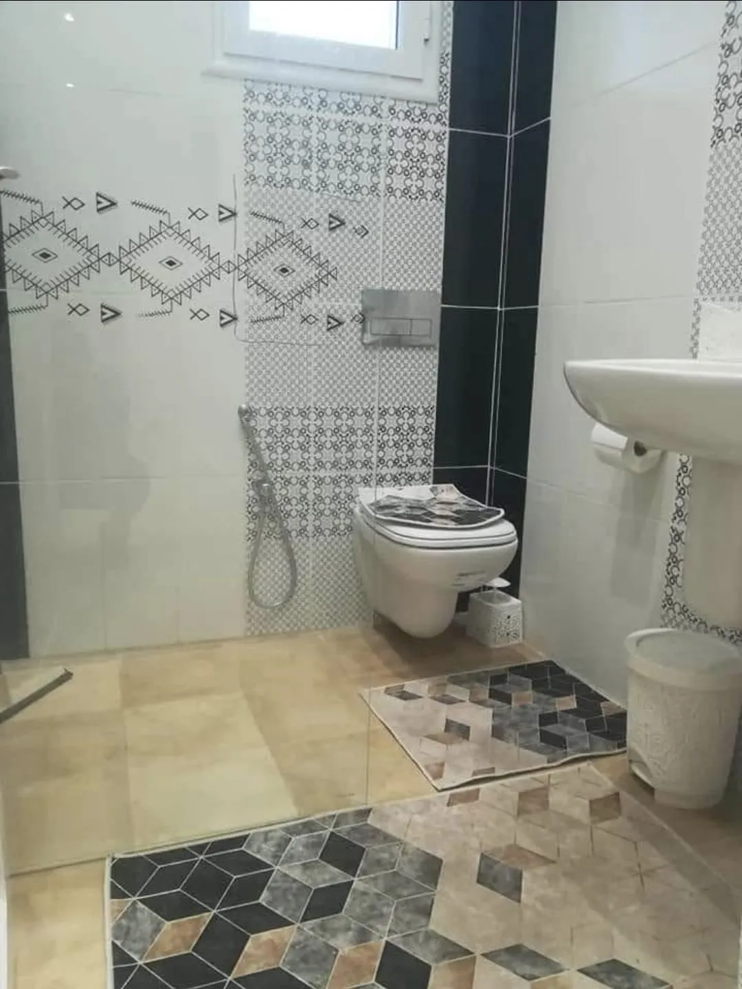 đĄRDC IndĂ©pendant RĂ©novĂ© S+2 En Loaction | Hammam Sousse